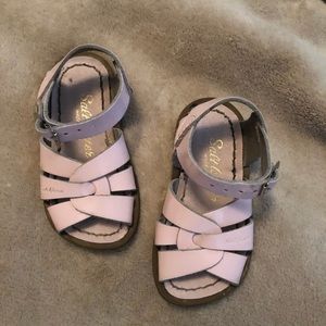 Saltwater sandals size 5 little girls